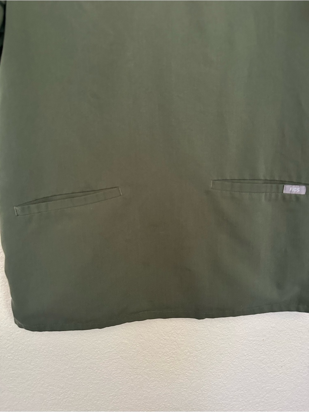 Figs Women’s Casma Scrub Top Moss Green V-neck Uniform Size Medium EUC - Picture 4 of 10